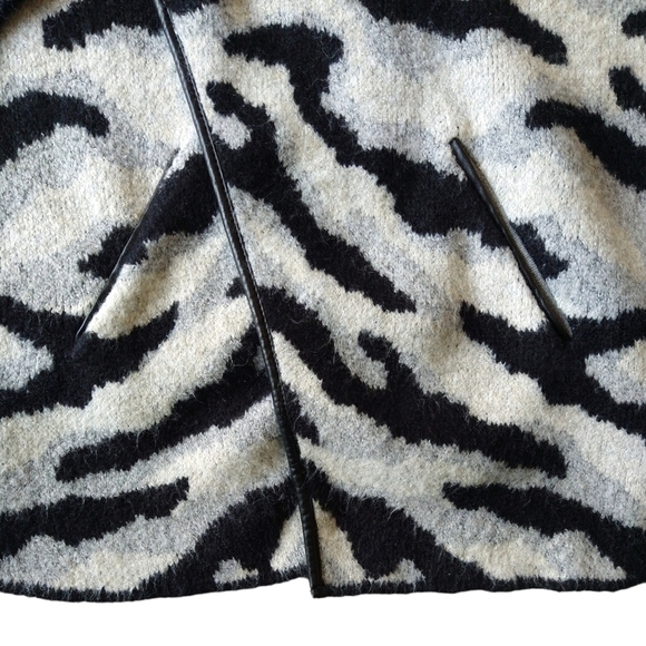 Lane Bryant Black Gray Abstract Faux Leather Trim Open Front Fuzzy Coat Modern - Picture 5 of 8